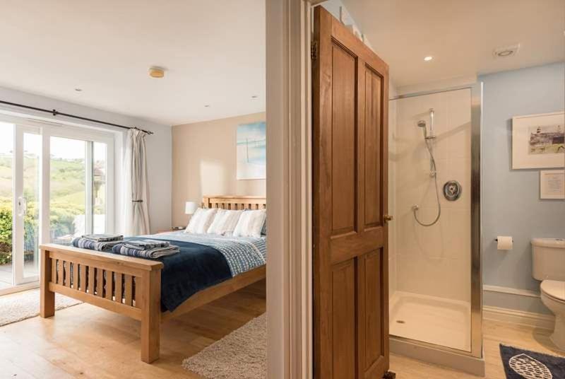 Cosy Beachfront Retreat With Stunning Sea Views & Free Access To A Local Indoor Pool Talland Экстерьер фото