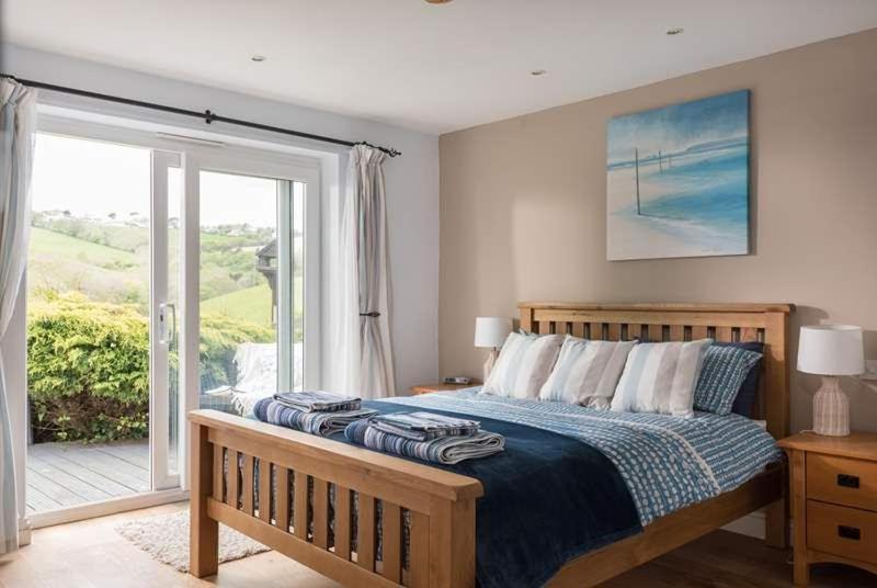 Cosy Beachfront Retreat With Stunning Sea Views & Free Access To A Local Indoor Pool Talland Экстерьер фото