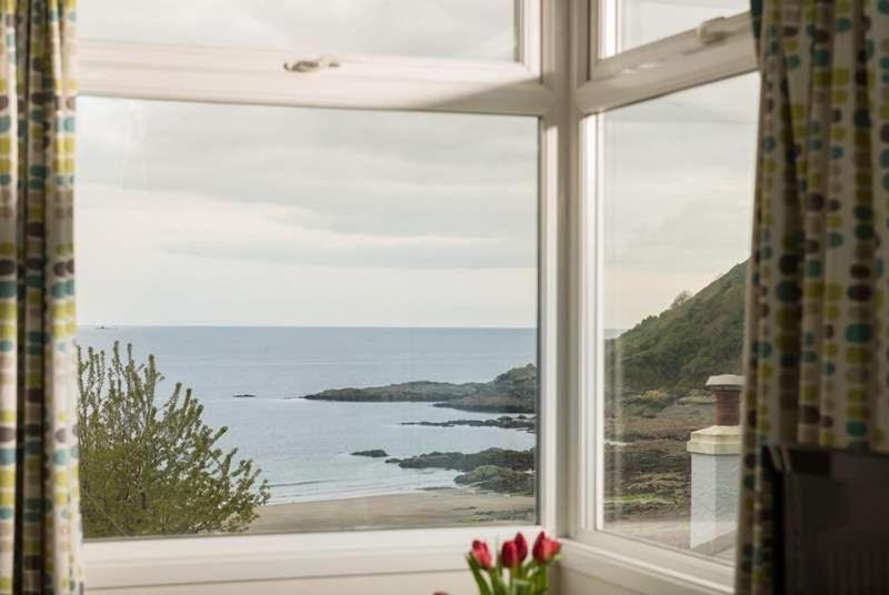 Cosy Beachfront Retreat With Stunning Sea Views & Free Access To A Local Indoor Pool Talland Экстерьер фото
