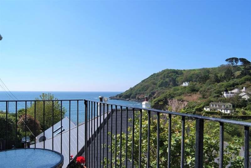 Cosy Beachfront Retreat With Stunning Sea Views & Free Access To A Local Indoor Pool Talland Экстерьер фото