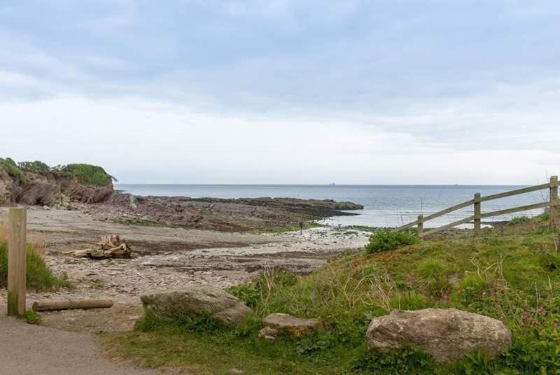 Cosy Beachfront Retreat With Stunning Sea Views & Free Access To A Local Indoor Pool Talland Экстерьер фото